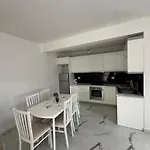 Tila House شقة ساراندا